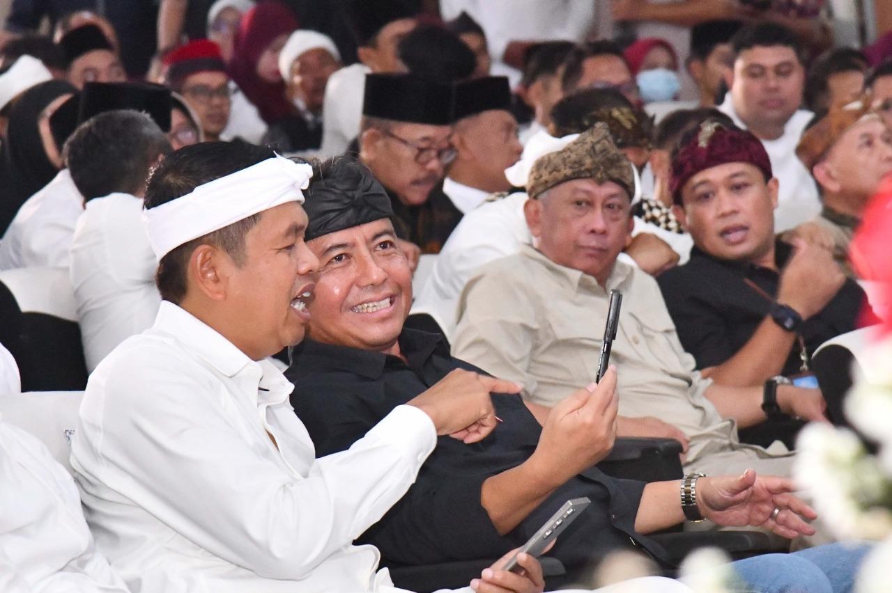 Asa Akira bilan HD porno tomosha qiling