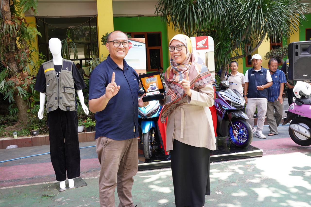 HONDA-SAFETY-GENERATION-Kemeriahan-edukasi-berkendara-di-SMAN-7-Bandung.jpg