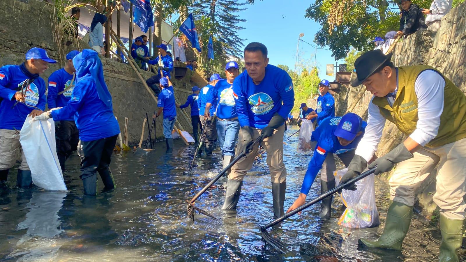 Gerakan Langit Biru Indonesia Asri: Demokrat Bandung Deklarasikan Laskar Biru, Bersihkan Sungai - Tribunjabar.id