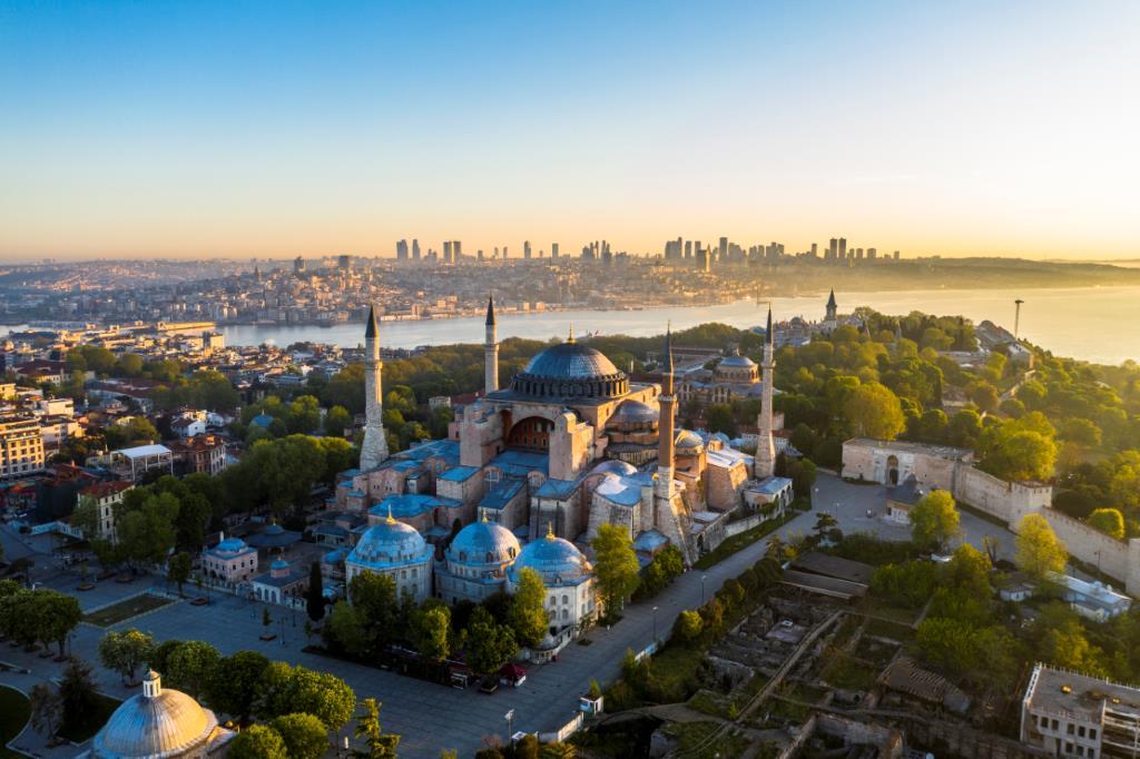 Hagia-Sophia-di-Turki.jpg