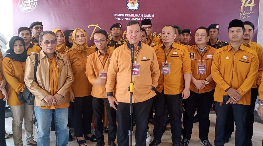Hanura-daftarkan-120-caleg-ke-KPU-Jabar.jpg