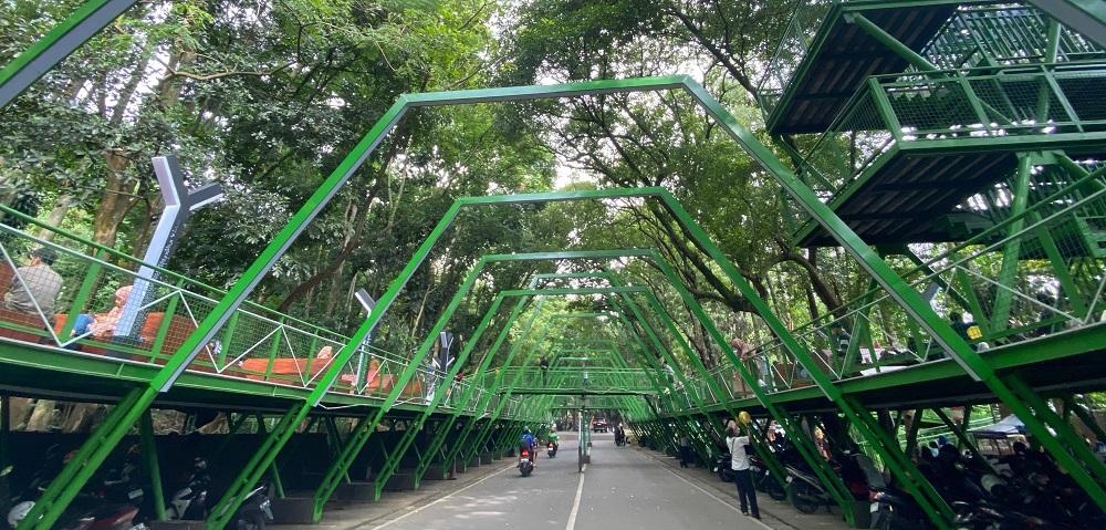Hutan-kota-Babakan-Siliwangi-setelah-revitasisasi.jpg