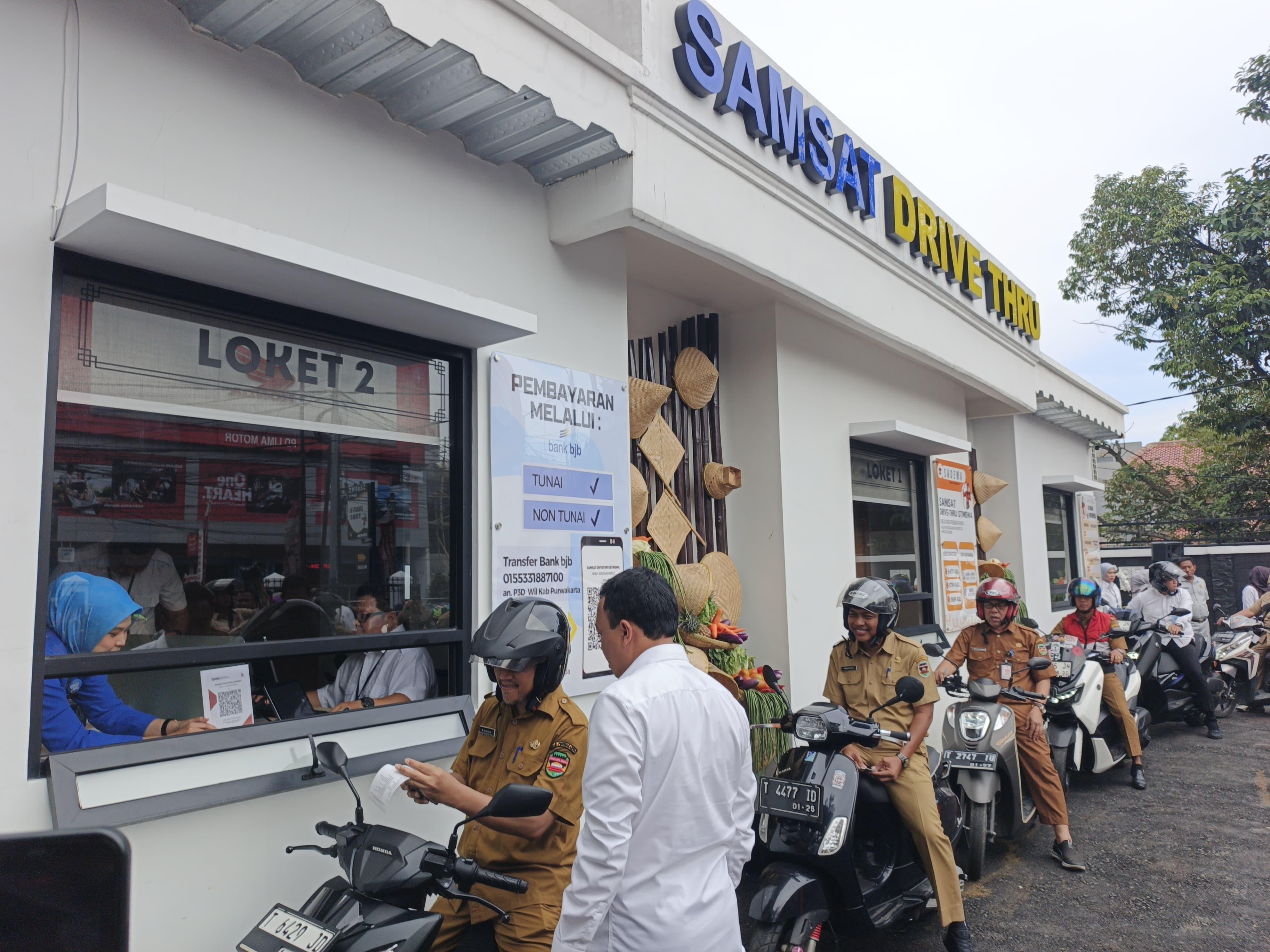 ILUSTRASI-Bayar-pajak-kendaraan-di-samsat.jpg
