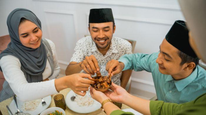 Ilustrasi-Buka-Puasa-bersama-keluarga.jpg