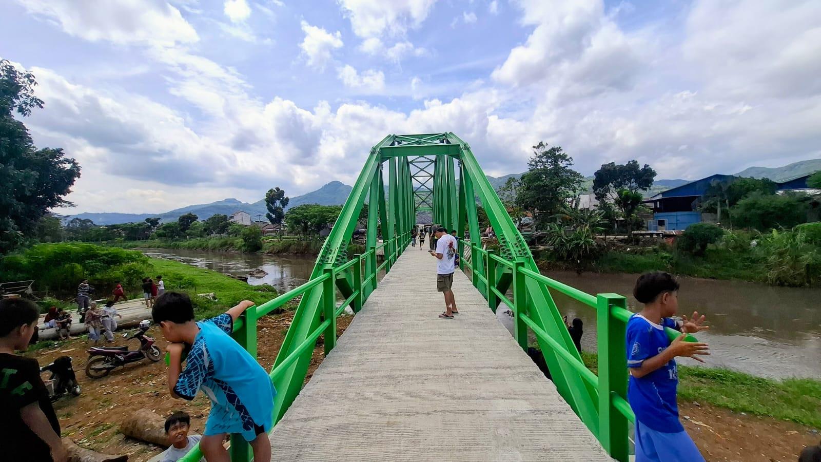 Kini Bernuansa Hijau, Jembatan Cijeruk Bandung Kokoh Lagi Setelah Direnovasi Rp7 Miliar