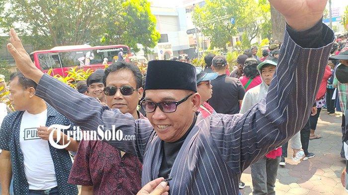 Joko-Suranto-56-Wakil-Koordinator-Aksi-demo-di-depan-Loji-Gandrung.jpg