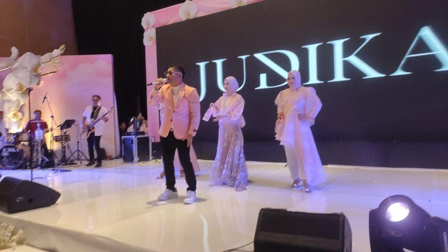 Dihibur Judika dengan Rungkad, Launching Skincare Prioritas Ibu Hamil di Cirebon Disambut Emak-emak