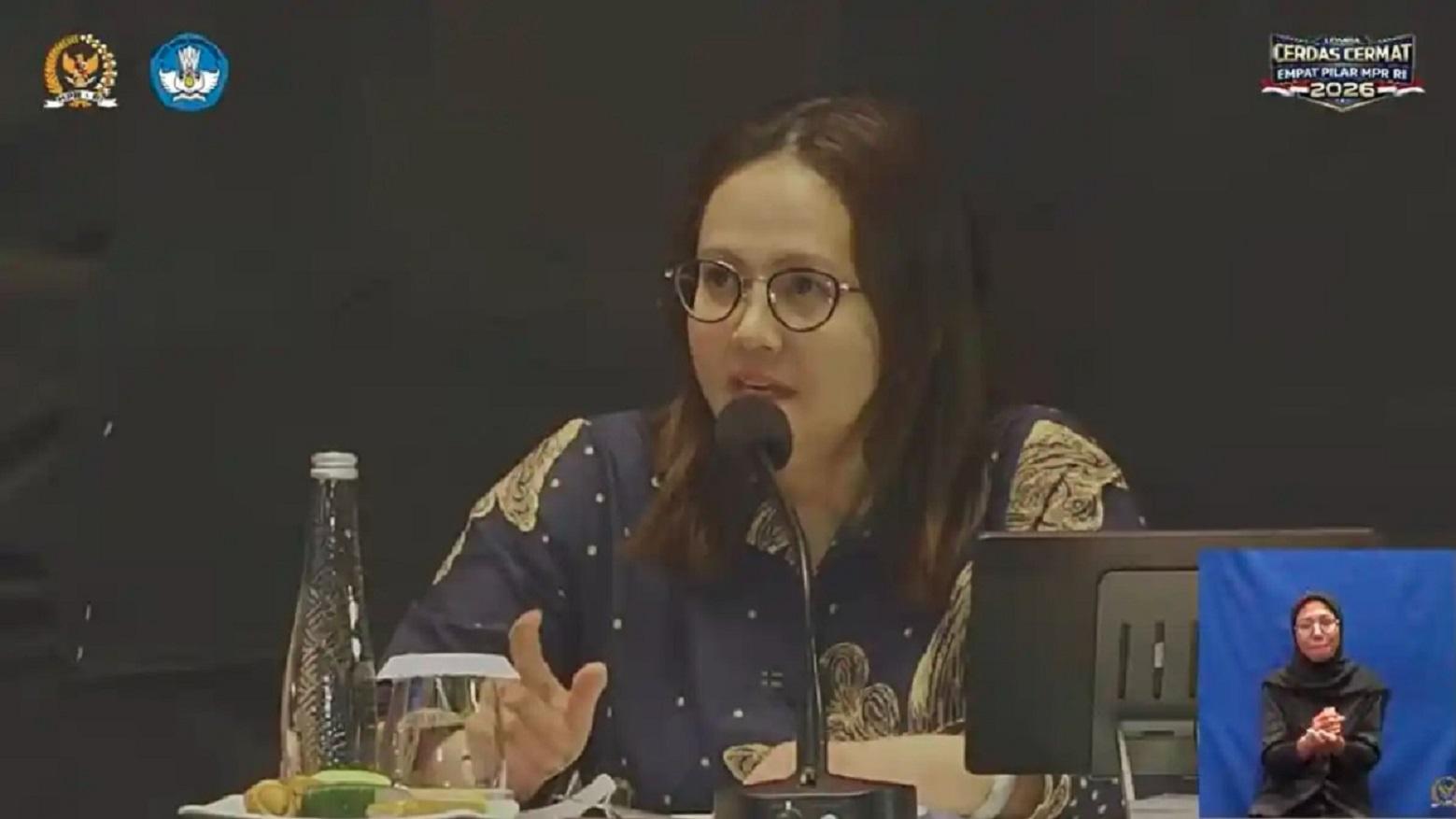Juri-lomba-cerdas-cermat-Indri-Wahyuni.jpg