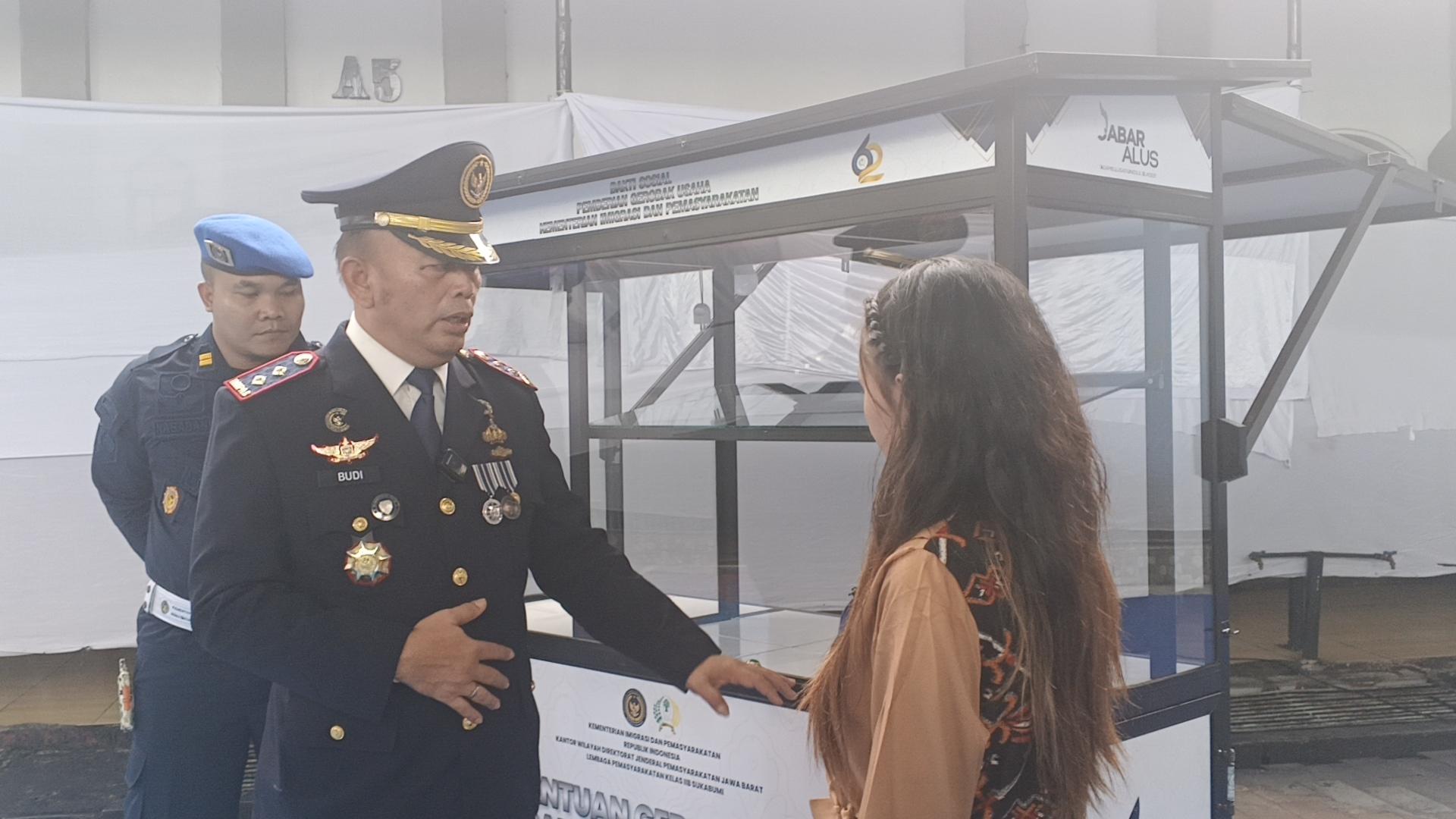 Kisah Erlina di Sukabumi: Bangkit dari Keterpurukan Ekonomi Lewat Bantuan Gerobak UMKM Lapas
