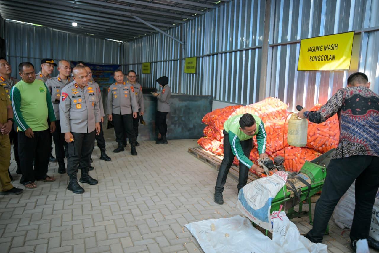 Kapolda-Jabar-Irjen-Rudi-Setiawan-berkunjung-ke-Kampung-Cikahuripan-DesaKecamatan-Leles-Garut.jpg