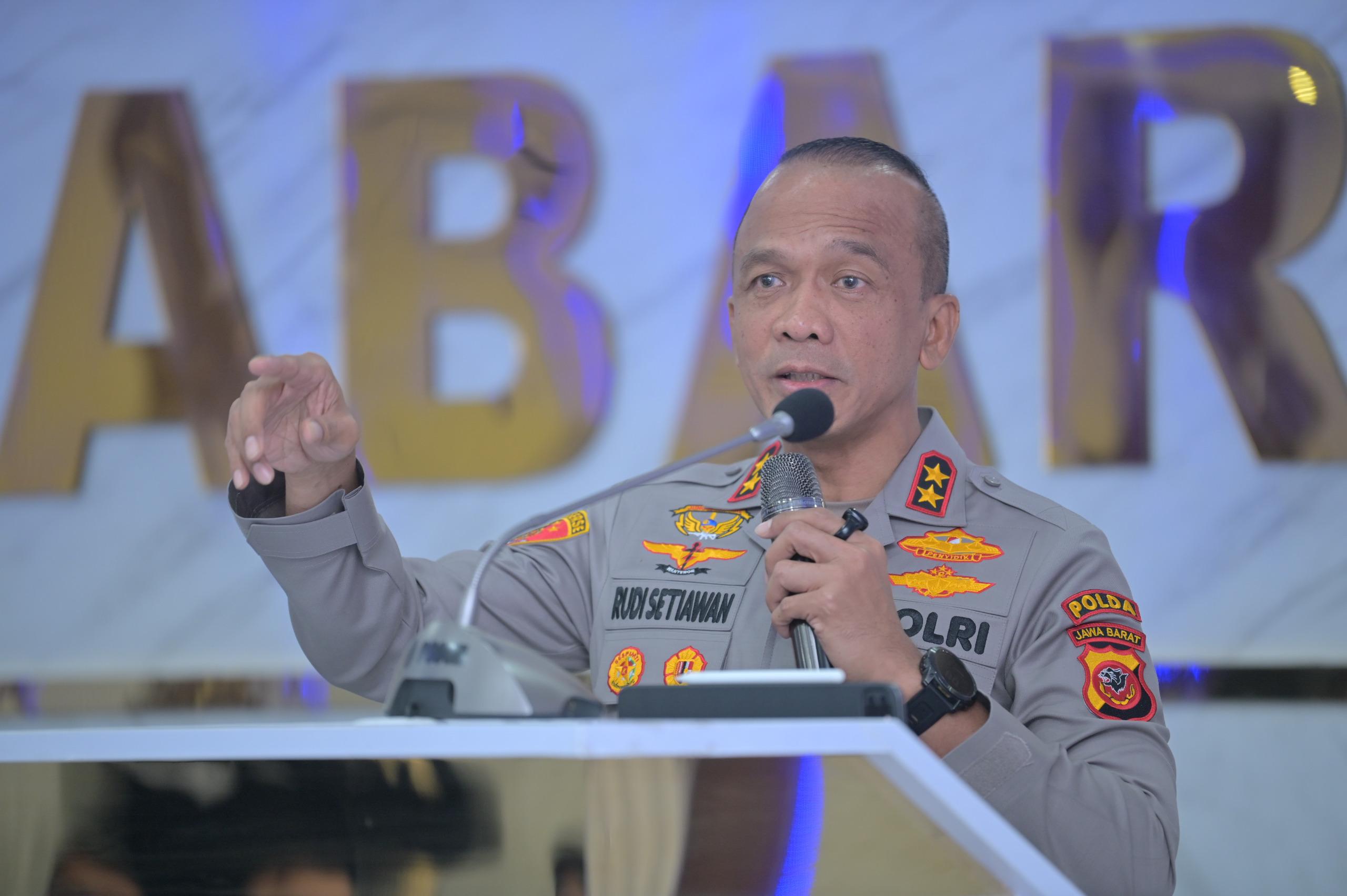 Kapolda-Jabar-Irjen-Rudi-Setiawan-tunjuk.jpg