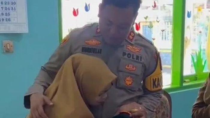 Kepala Sekolah dan Guru TK di Ciamis Dapat Hadiah Umrah dari Polisi