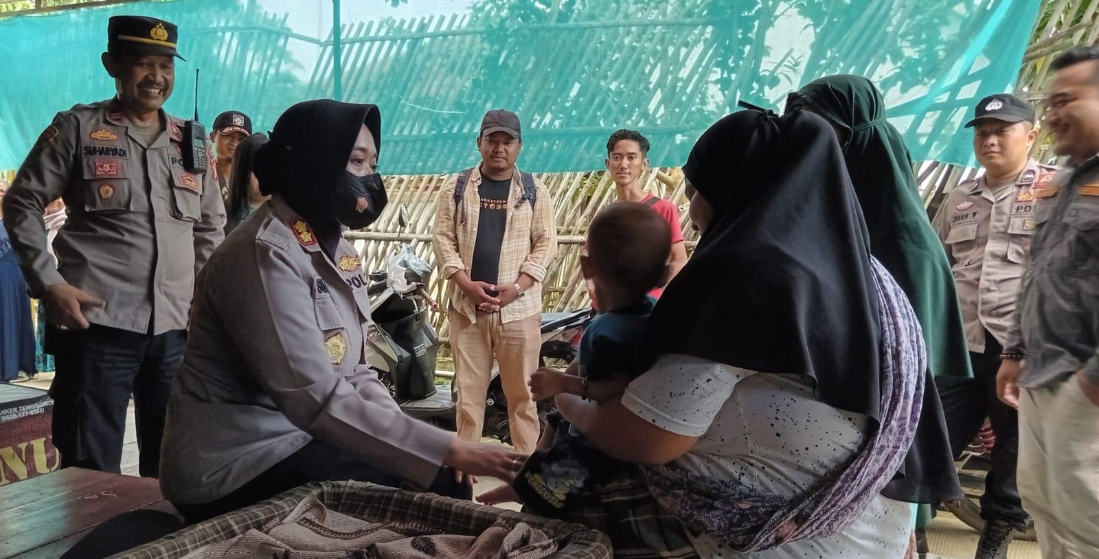 Akhir Pekan Pun Kapolres Subang AKBP Sumarni Blusukan Jenguk Bocah Bocor Jantung di Pantura