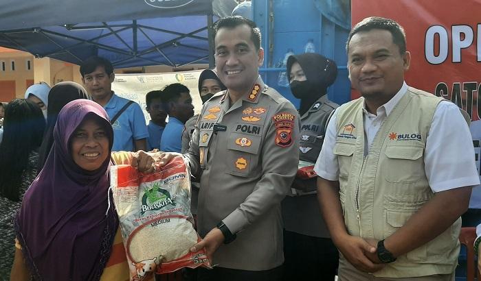 Hanya Satu Jam, Beras 10 Ton Langsung Ludes Diburu Warga Dalam Operasi Pasar di Cirebon