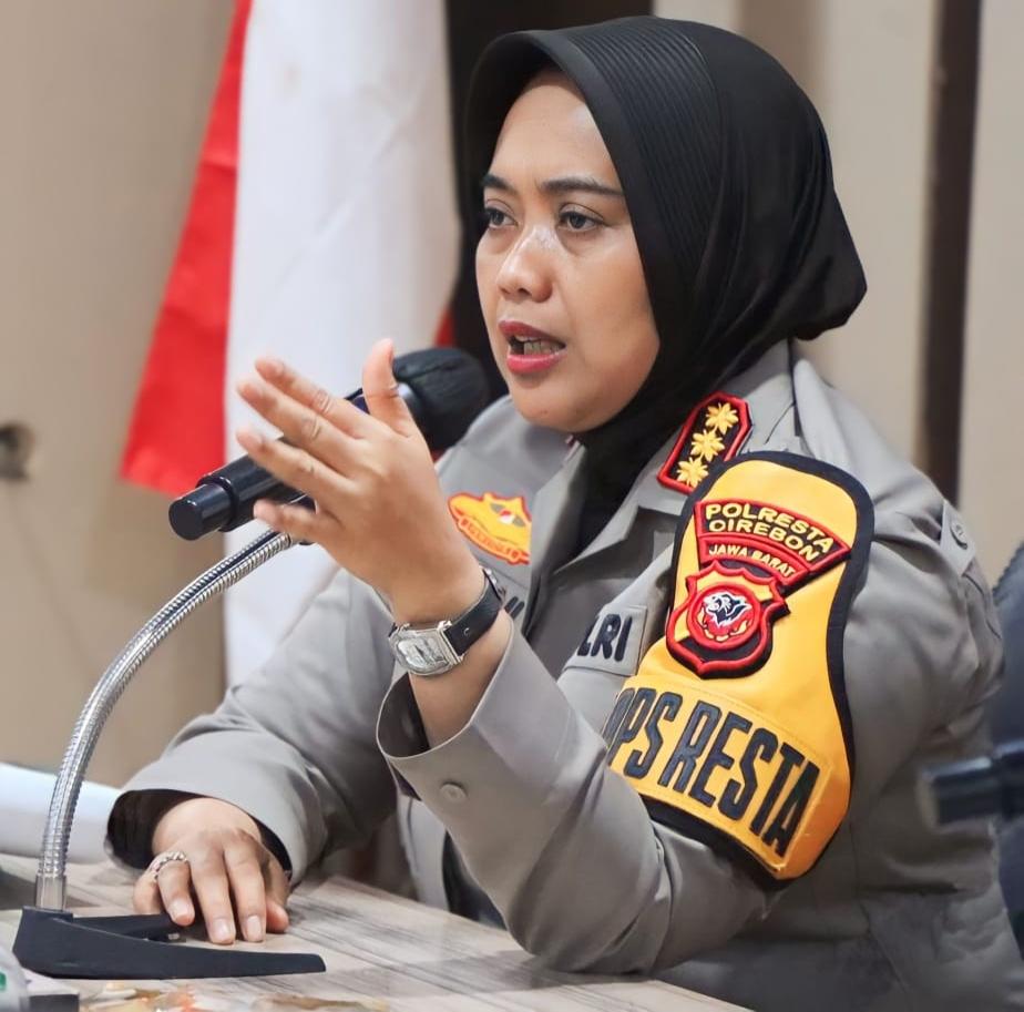 Kapolresta-Cirebon-Kombes-Sumarni-menjelaskan-soal-Alarm-Kamtibmas-Rabu-1922025.jpg