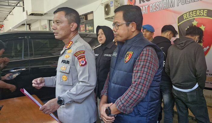 Kapolrestabes-Bandung-Kombes-Budi-Sartono-saat-konferensi-pers-BOBOTOH.jpg