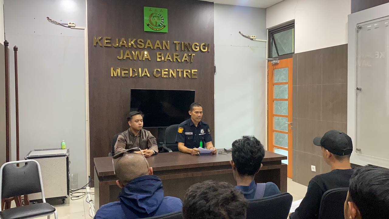 Kasipenkum-Kejati-Jabar-tenemui-aliansi-pemuda-dan-mahasiswa-soal-Pasar-Cigasong.jpg