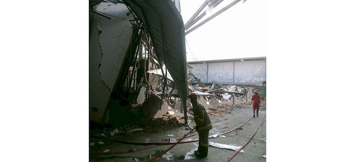 Pabrik Sterefoam di Karawang Terbakar, 7 Mobil Pemadam Kebakaran Dikerahkan untuk Padamkan Api
