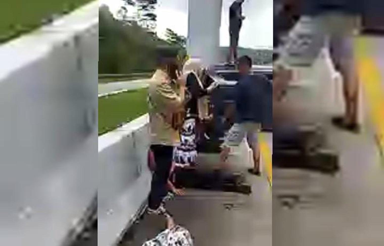 Kecelakaan di Tol Cisumdawu Sumedang, Mobil Terguling Dekat Terowongan Kembar, Korban Tergeletak