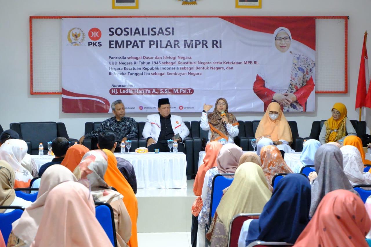 Kegiatan-Sosialisasi-Empat-Pilar-MPR-RI-yang-digelar-di-Kantor-DPD-PKS-Kota-Cimahi-1412.jpg