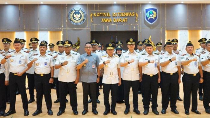 Kemenkum-Jabar-hadiri-pengambilan-sumpah-jabatan-bagi-22-pejabat.jpg
