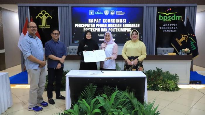 Kementerian-Hukum-dan-Kemenimipas-menggelar-rapat-koordinasi-terkait-percepatan.jpg