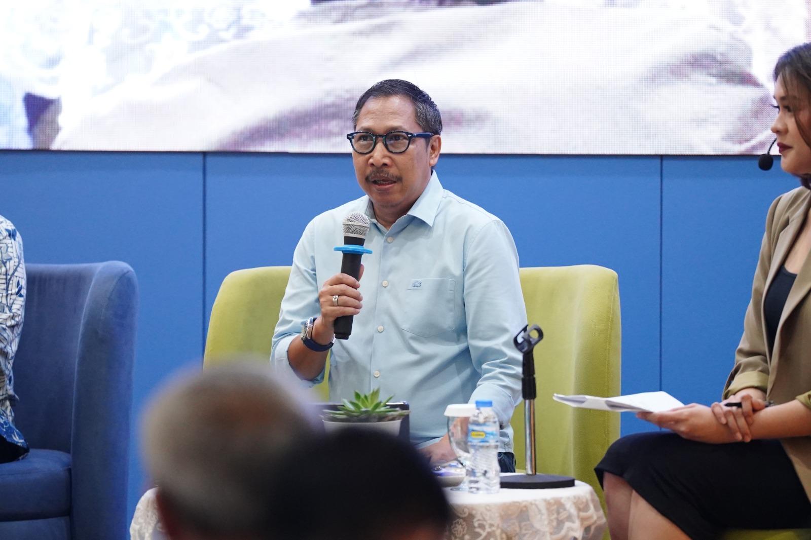 Kepala-DPMPTSP-Jabar-Dedi-Taufik-saat-memaparkan-strategi-menggaet-investasi.jpg