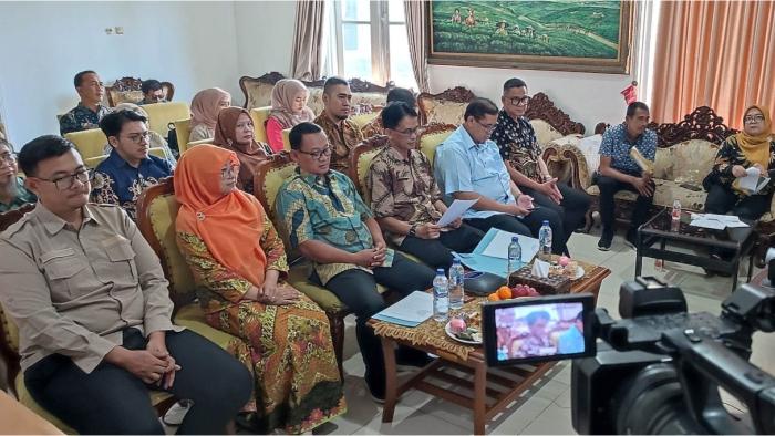 Kepala-Dinas-Komunikasi-Informatika-dan-Persandian-DKIP-Kabupaten-Sukabumi-Yulipri.jpg