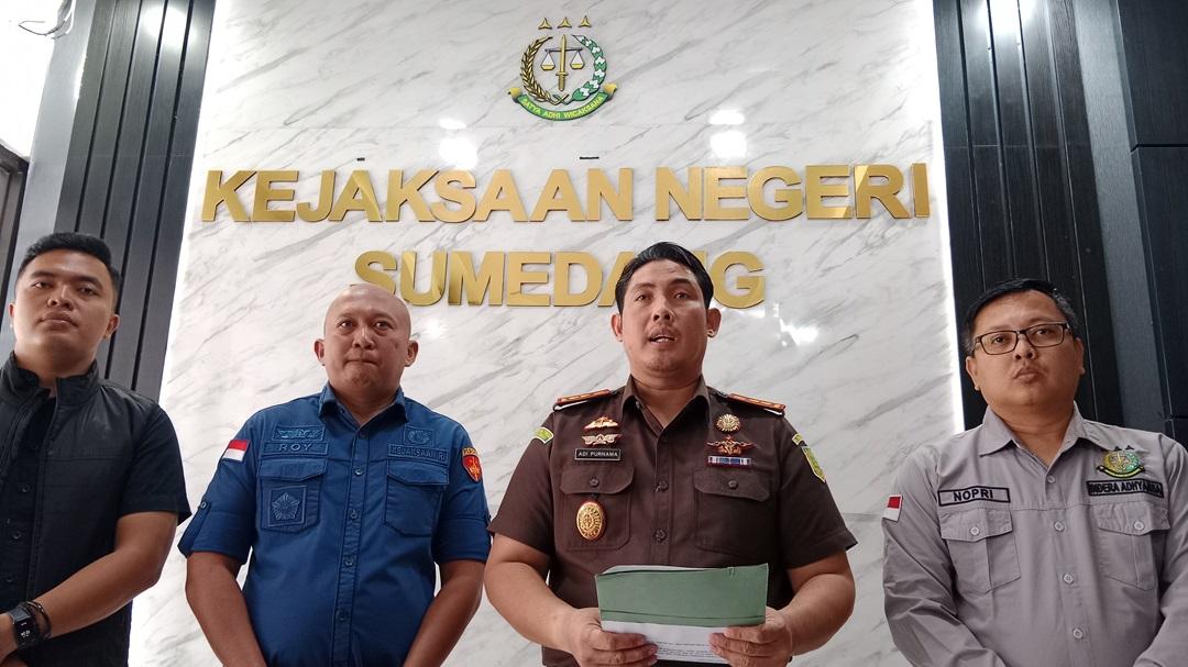 Kepala-Kejaksaan-Negeri-Sumedang-Adi-Purnama-21.jpg