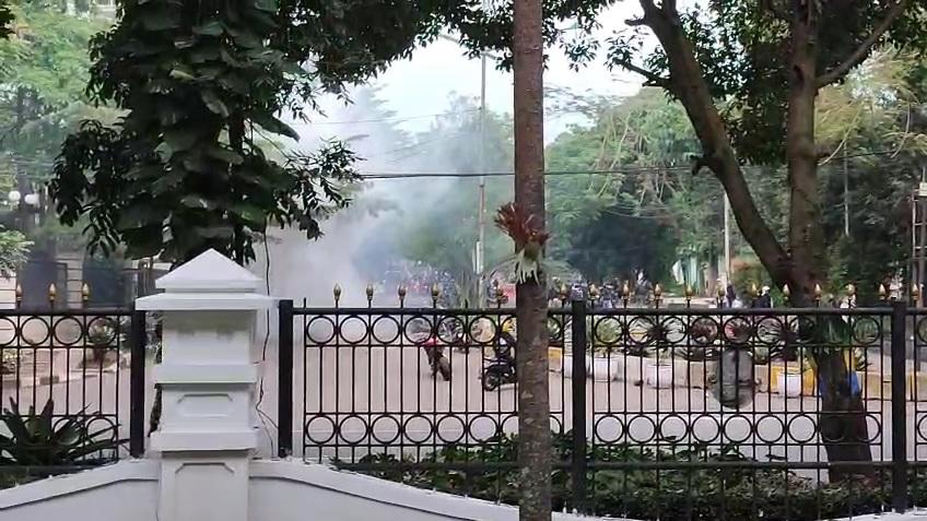 Kerusuhan-di-DPRD-Jawa-Barat-Jalan-Diponegoro-Kota-Bandung-Sabtu-4082025-sore.jpg