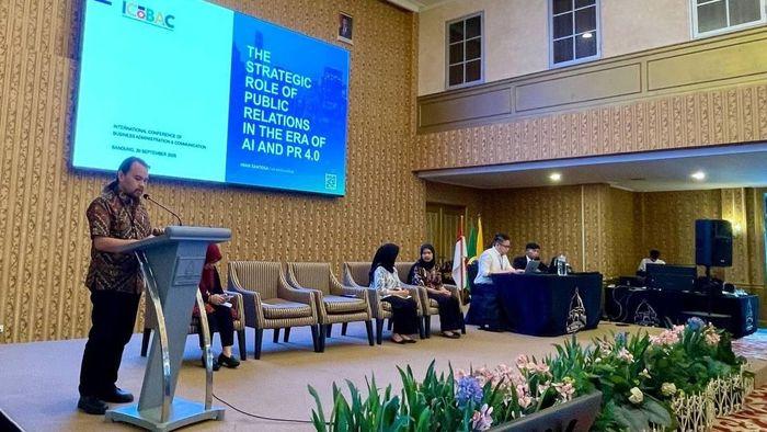 Bahas Isu AI dan PR 4.0, Humas UK Maranatha Raih Best Paper Konferensi Internasional ICoBAC 2025