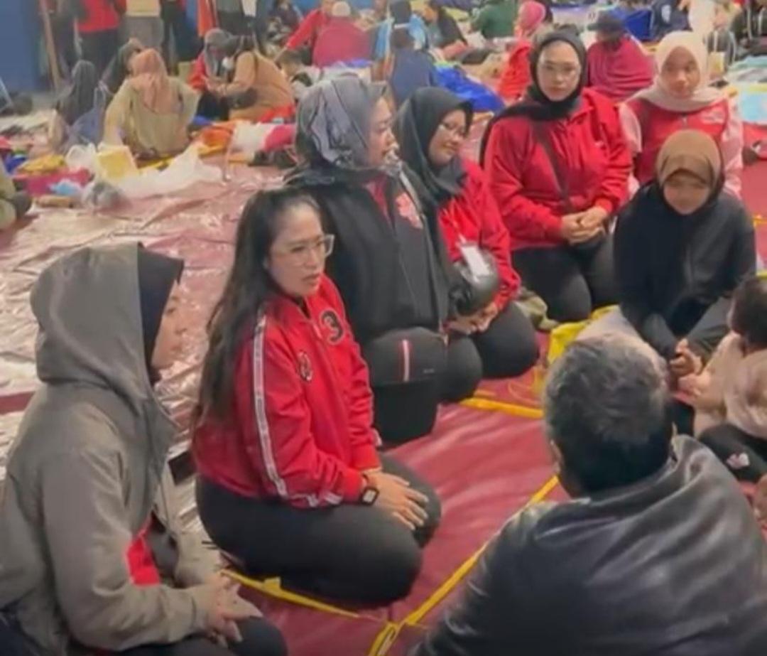 Ketua-DPC-PDI-Perjuangan-Kabupaten-Bandung-Barat-Tuti-Turimayanti-kunjugi-korban-longsor.jpg