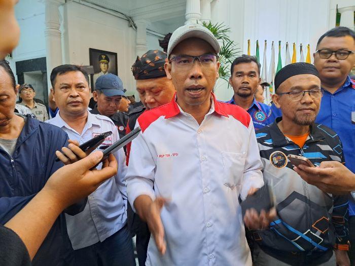 Ketua-DPD-Konfederasi-Serikat-Pekerja-Seluruh-Indonesia-KSPSI-Jawa-Barat-Roy-Jinto-Ferianto.jpg