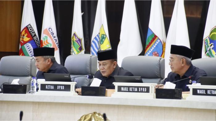 Ketua-DPRD-Provinsi-Jawa-Barat-Brigadir-Jenderal-TNI-Purn-Taufik-Hidayat-saat.jpg