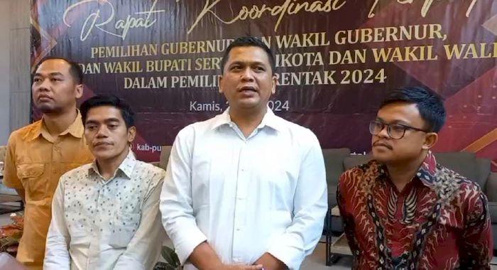 Ketua-KPU-Purwakarta-Dian-Hadiana-baju-putih.jpg