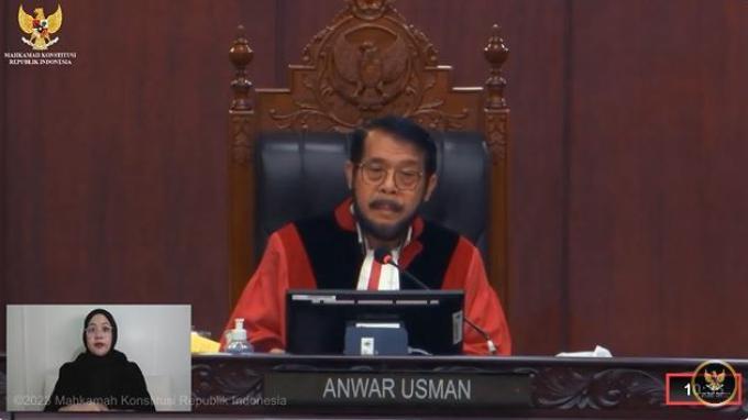 Ketua-MK-Anwar-Usman-saat-mengumumkan-putusan-gugatan.jpg