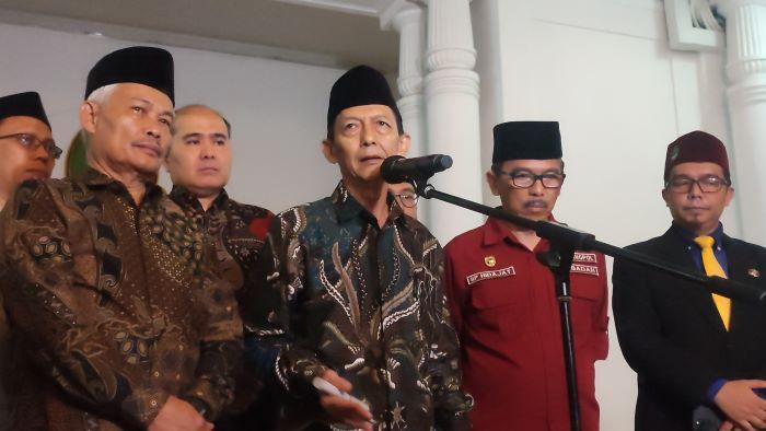 Ketua-Tim-Investigasi-KH-Badruzzaman-di-Gedung-Sate-Kota-Bandung-Jumat-2362023.jpg