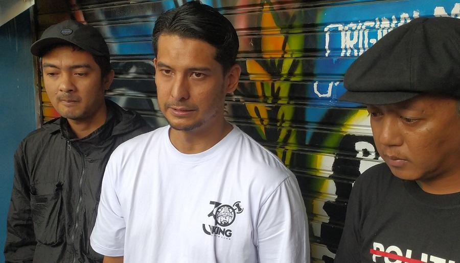 Ketum-Viking-Persib-Club-Tobias-Ginanjar-tengah.jpg