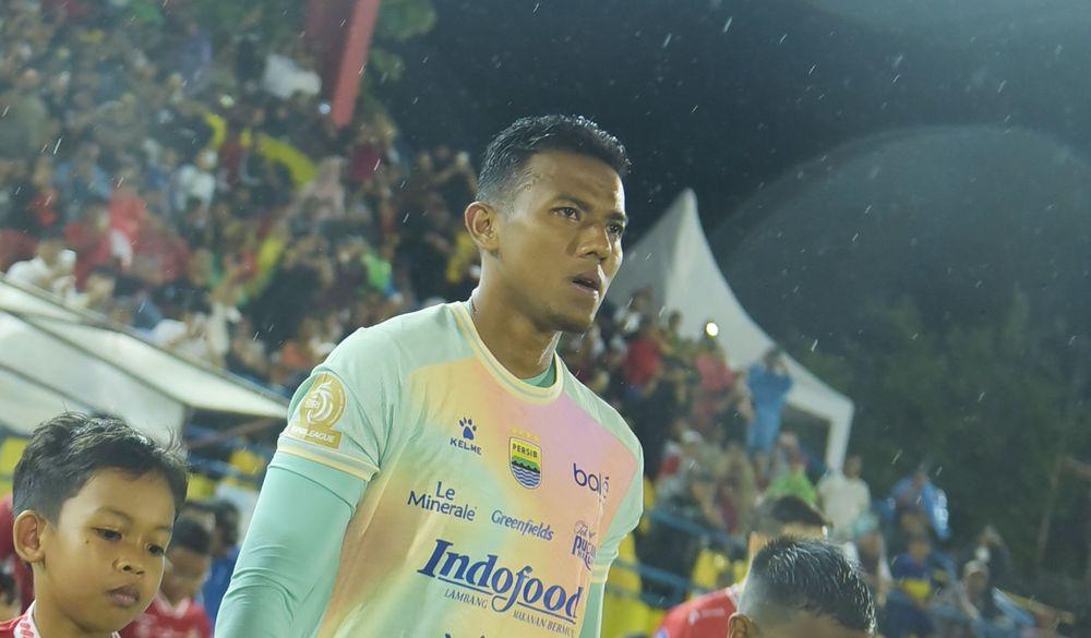 Kiper-Persib-Teja-Paku-Alam-dalam-laga-di-Padang.jpg