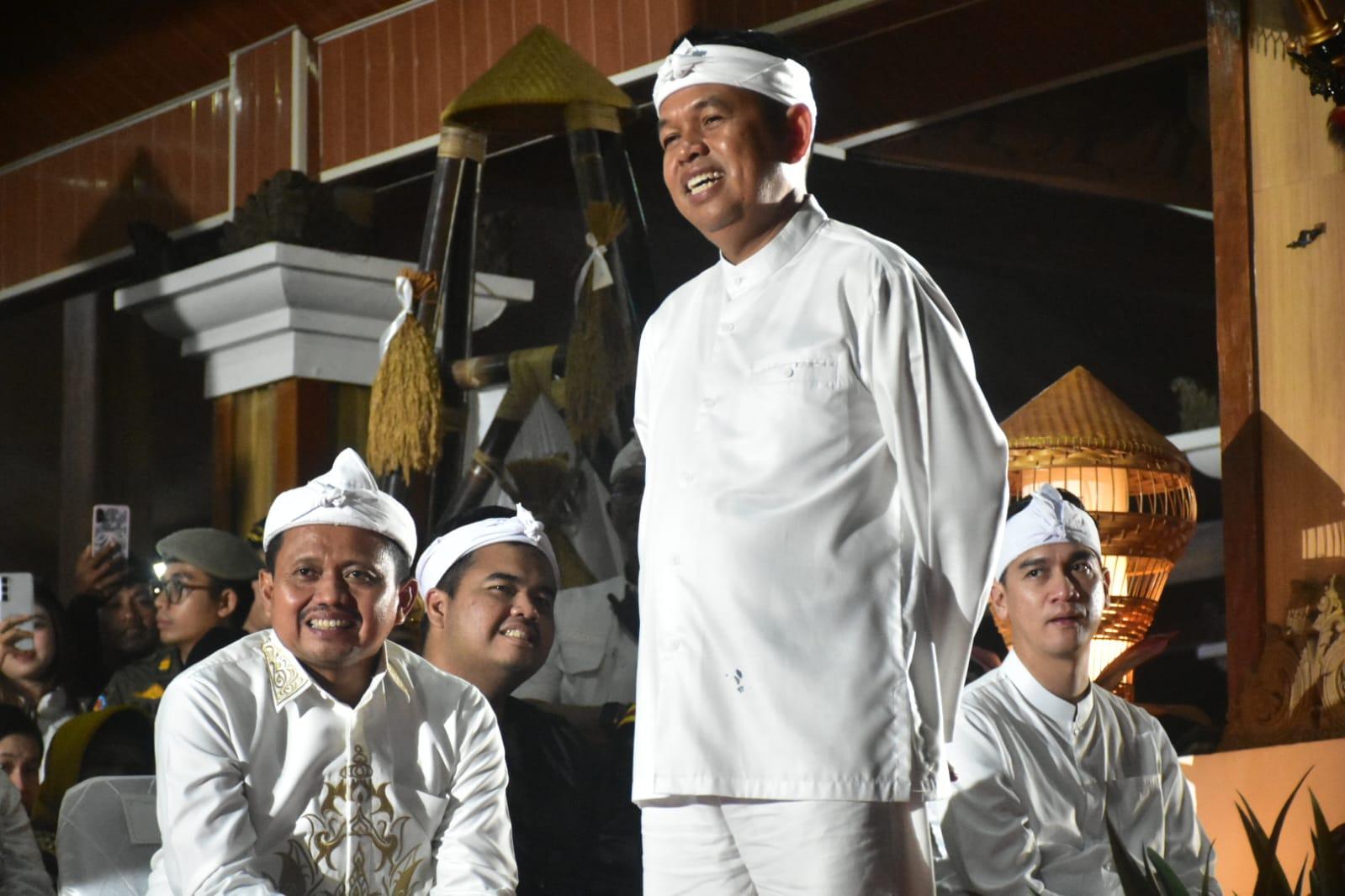 Ribuan Warga Meriahkan Kirab Budaya Tatar Sunda di Sumedang, Mahkota Binokasih Jadi Pusat Perhatian