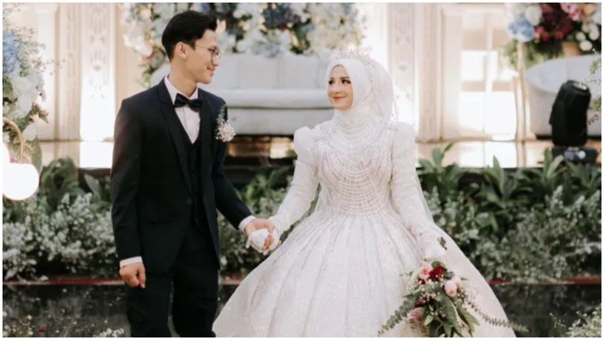 Kisah Cinta Gadis Tak Bergaul Dapat Jodoh Padahal Jarang Keluar Rumah, Bertemu Langsung Dilamar