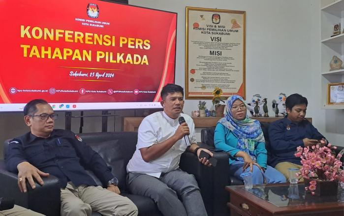 Komisioner-KPU-menyampaikan-tahapan-Pilkada-2024-beberapa-waktu-lalu.jpg