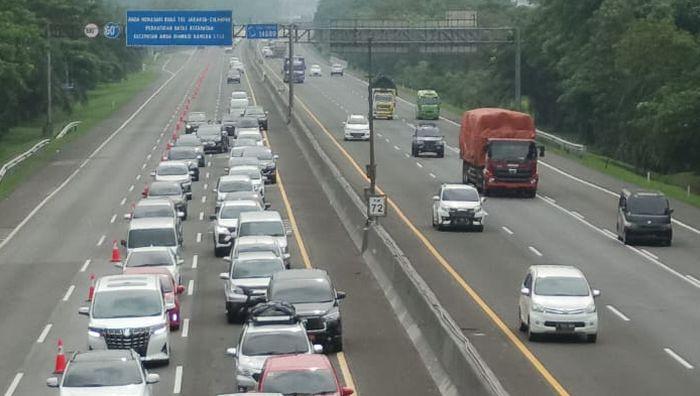 Kondisi-arus-lalu-lintas-di-ruas-Jalan-Tol-Cipali-KM-72.jpg