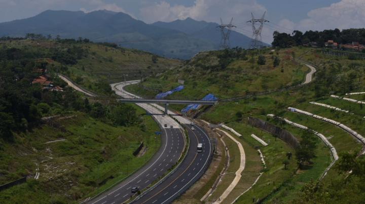 Kondisi-arus-lalu-lintas-di-tua-tol-Cisumdawu-Sume.jpg