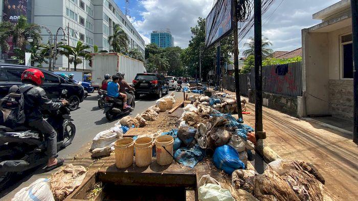 Kondisi-galian-kabel-di-Bandung-yang-saat-ini-masih-berantakan.jpg