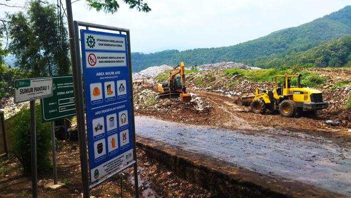 Setiap Hari 2.000 Ton Sampah Masuk TPA Sarimukti Bandung Barat Hanya Diratakan Lima Alat Berat
