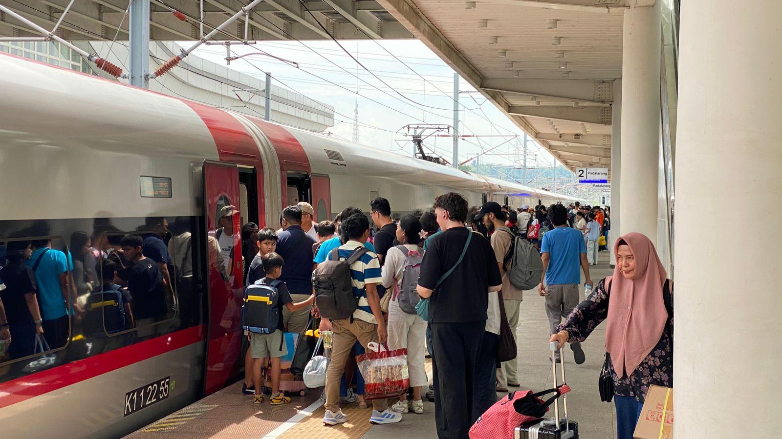 Kondisi-stasiun-Whoosh-Padalarang-di-momen-punc.jpg