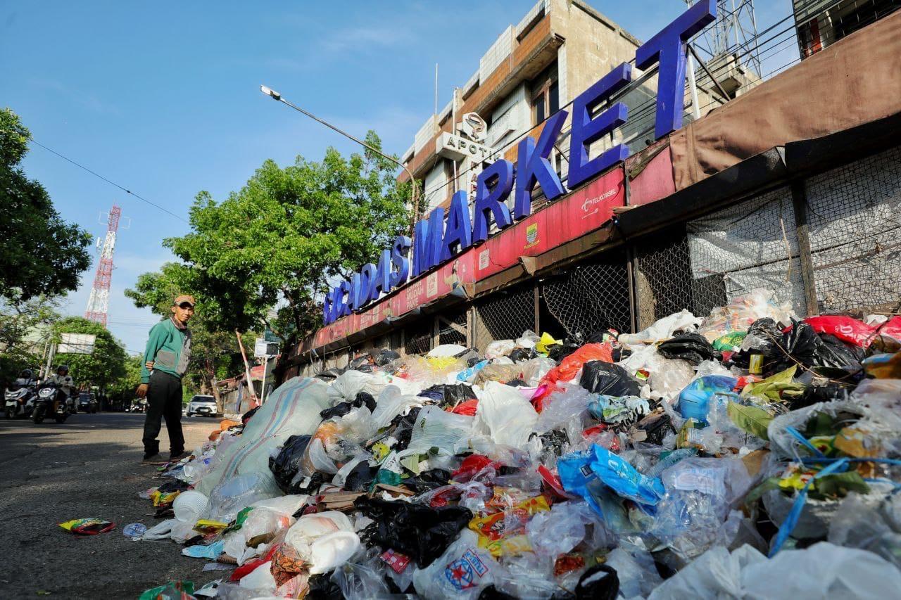 Kondisi-tumpukan-sampah-di-sekitar-Jalan-Ahmad-Yani-Kota-Bandung.jpg