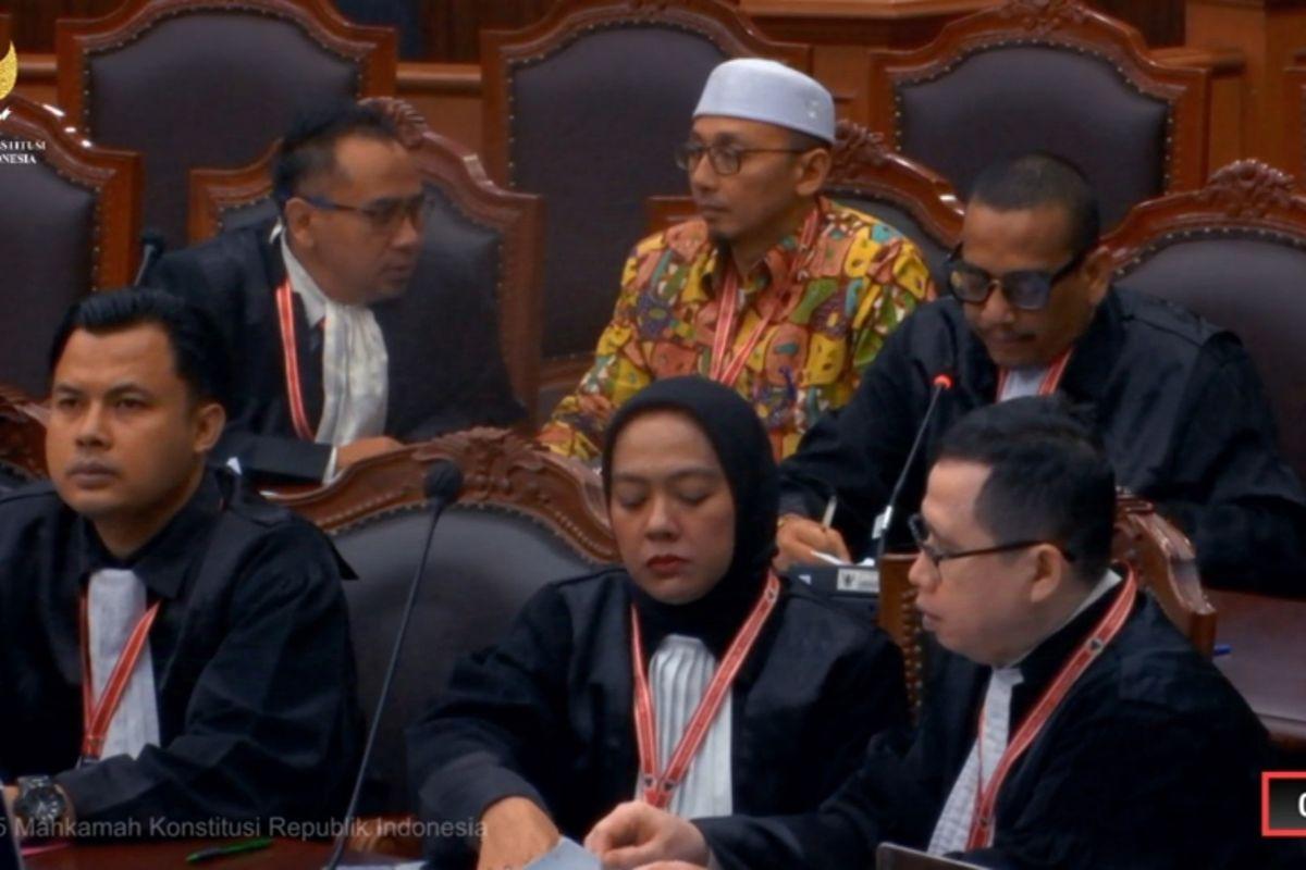 Kuasa-hukum-Hengki-dan-Ade.jpg