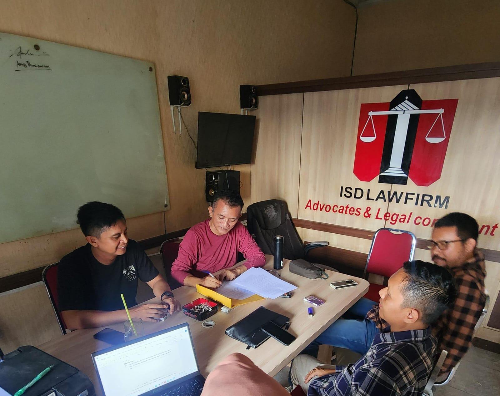 Kuasa-hukum-pasangan-calon-bupati-dan-wakil-bupati-Kabupaten-Majalengka.jpg